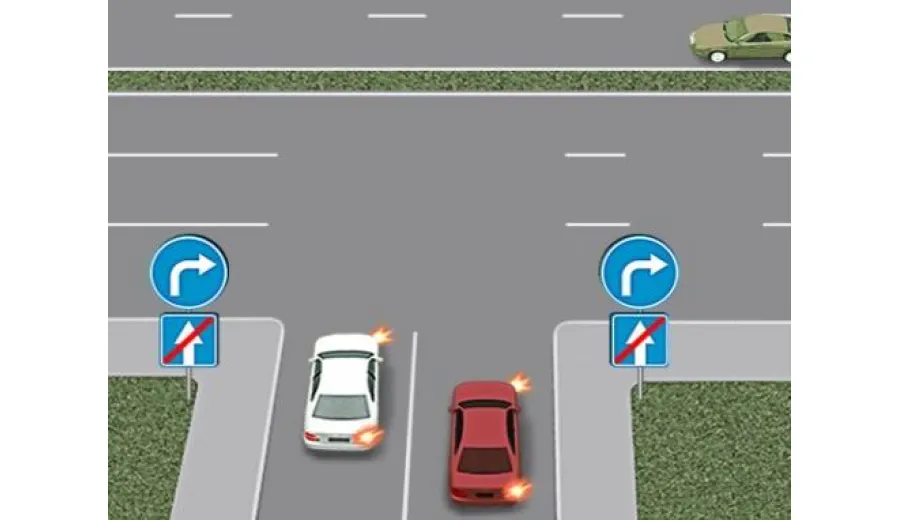 Чи правильно водій, який знаходиться ліворуч, виконує поворот праворуч?