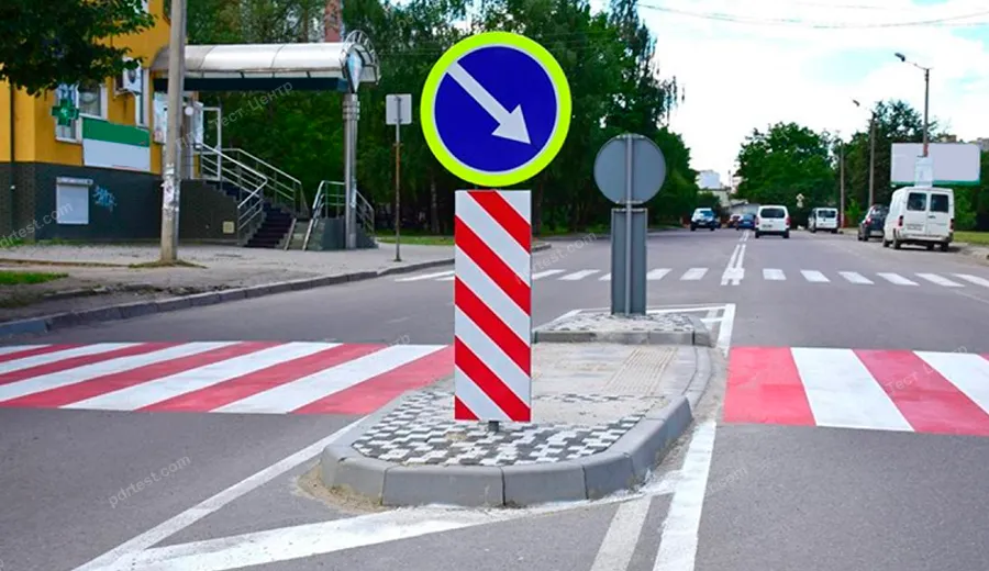 Якщо пішохідний перехід розділений острівцем безпеки, на такому переході дозволено виконати розворот?