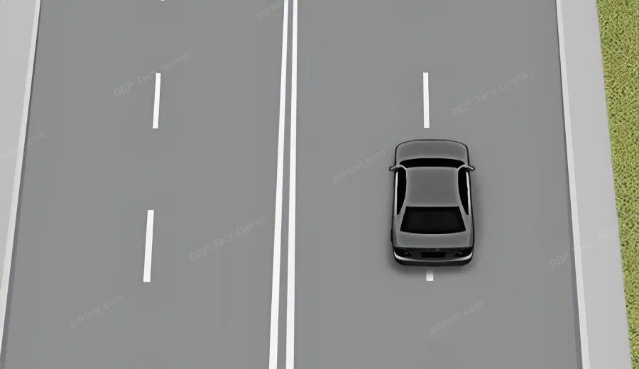 Чи правильно водій автомобіля рухається по дорозі, яка поділена на смуги лініями дорожньої розмітки?