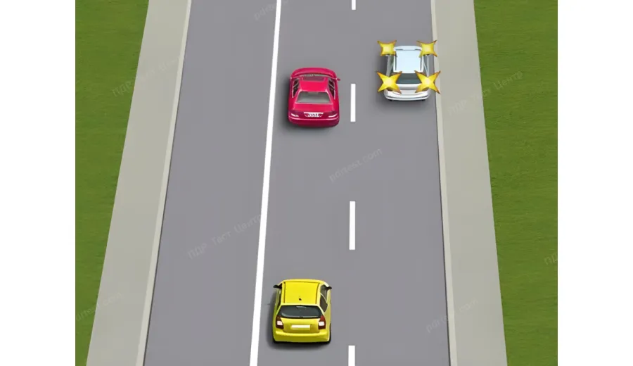 Чи дозволено водієві жовтого автомобіля виїхати на смугу зустрічного руху?