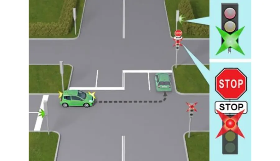 Як повинен діяти водій зеленого автомобіля, що повертає ліворуч, у даній ситуації?